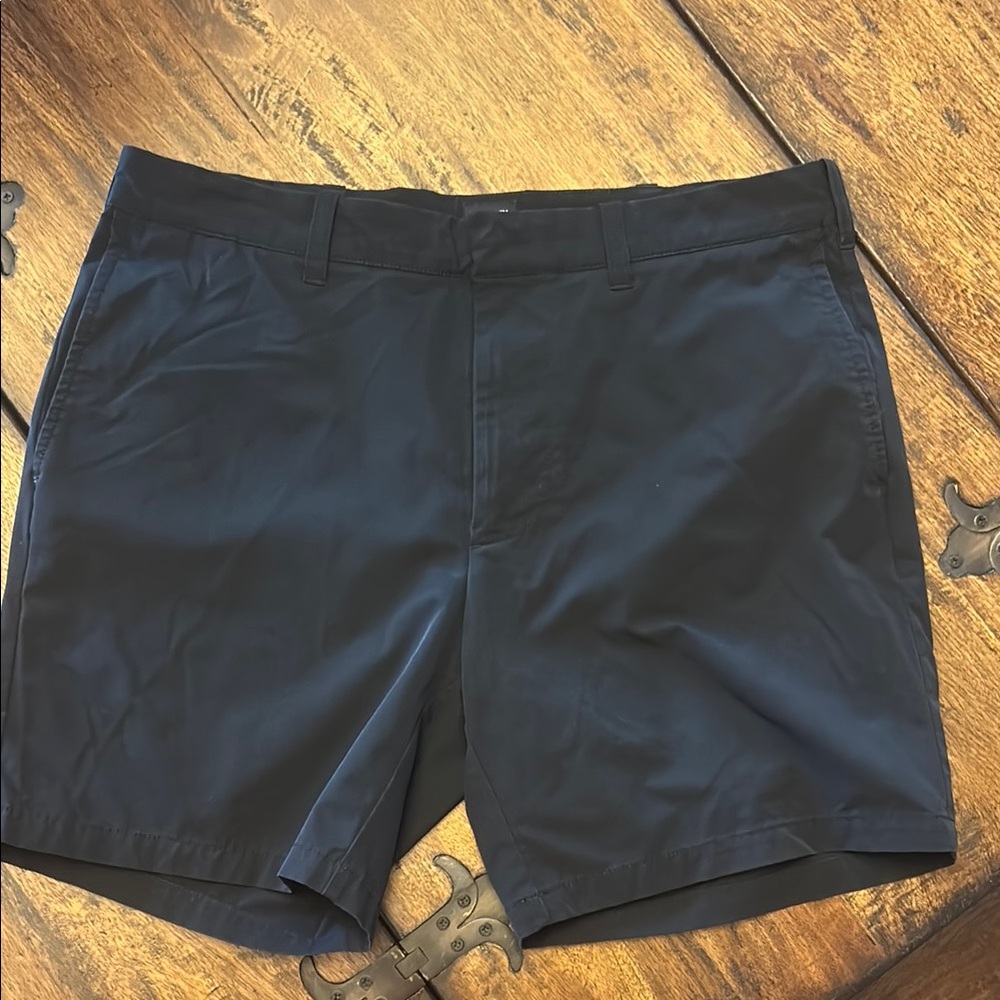 J. Crew Factory Tech Black 7” Men's Flat Front Shorts